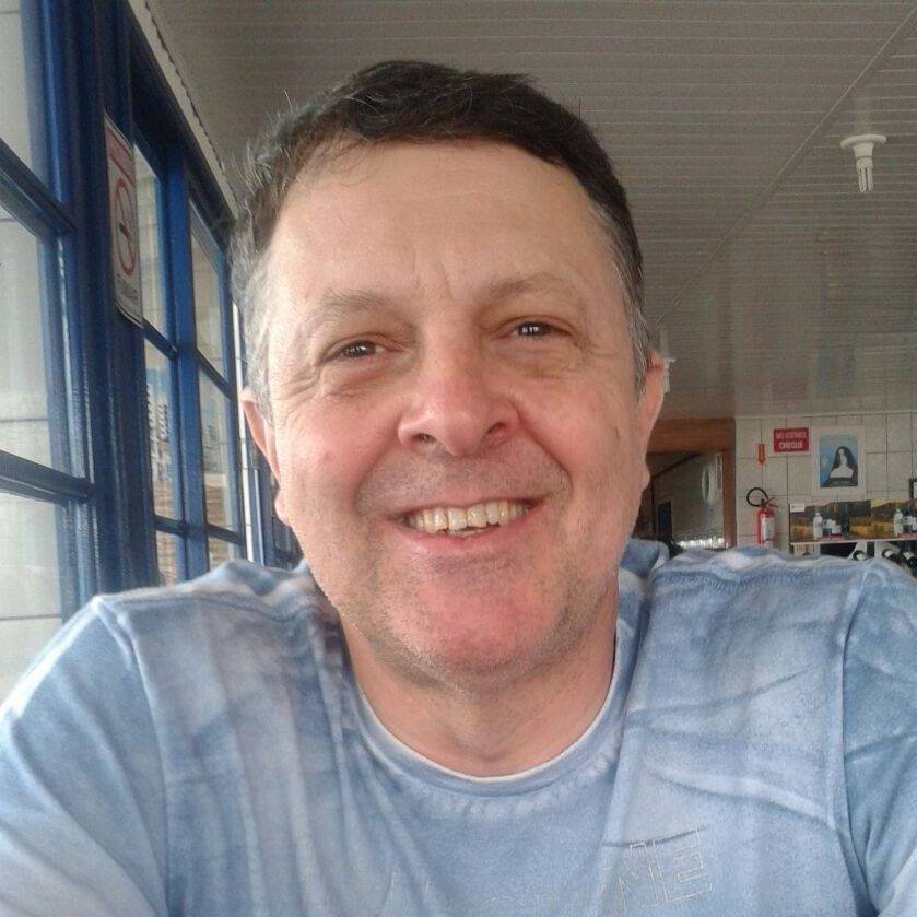 Vico Massagista e Quiropraxia, profissional terapeuta com mais de 30 anos de experiência.Vico Massagista e Quiropraxia. Terapeuta profissional experiente, qualificado e especializado, no tratamento, alívio da dor e desconfortos. Tratamento com terapias e massagens para pacientes de São José SC, Florianópolis, Palhoça SC, Biguaçu SC, Antônio Carlos SC, São Pedro de Alcântara SC, Santo Amaro da Imperatriz e cidades da região metropolitana.
Vico Massagista e Quiropraxia oferece: massagem terapêutica, quiropraxia, massoterapia e ventosaterapia para tratamento, alívio das dores, incômodos e desconfortos. Terapias e massagens em São José SC | Florianópolis | Palhoça SC | Biguaçu SC | Antônio Carlos SC | São Pedro de Alcântara SC | Santo Amaro da Imperatriz SC. 
Vico Massagista e Quiropraxia é profissional com mais de 30 anos de experiência na área de massagens e terapias para alívio das dores.