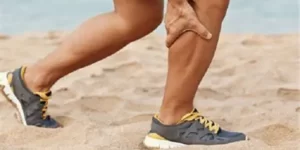 A dor na panturrilha é um problema comum que afeta muitas pessoas, podendo ser causada por diversos fatores. Quando a dor se instala nessa região, é importante buscar tratamentos adequados para aliviar o desconforto e promover o bem-estar. Uma opção eficaz e relaxante é a massagem terapêutica realizada pelo experiente terapeuta Vico Massagista e Quiropraxia. Neste artigo, vamos abordar os benefícios dessa técnica para o tratamento da dor na panturrilha, além de fornecer informações detalhadas sobre o assunto.