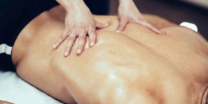 Drenagem linfática masculina com Vico Massagista e Quiropraxia em São José (SC): Por que Fazer Drenagem Linfática com Vico Massagista? No consultório Vico Massagista e Quiropraxia, a drenagem linfática é realizada com técnicas especializadas, garantindo um atendimento de qualidade e resultados eficazes. Com mais de 30 anos de experiência, Vico combina a drenagem linfática com abordagens complementares, como massoterapia e quiropraxia, potencializando os benefícios da sessão.
